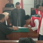 Dua terdakwa kasus perjudian kartu domino di Kabupaten Tuban akhirnya divonis masing-masing enam bulan penjara.
