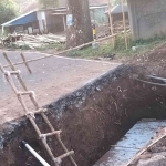 Proyek pembangunan jembatan di Dusun Ngandat, Mojorejo, Kota Batu.