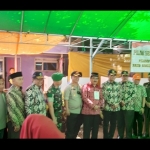 Ketua KPU Bangkalan, Bupati dan Wakil Bupati, Sekda, Kapolres, Dandim, Danlanal, Ketua Bawaslu dan Camat Socah di TPS 05 Desa Kelwyan, Kecamatan Socah, Bangkalan.