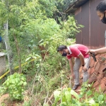 Lokasi korban terkena sengatan listrik milik warga yang diberi police line.