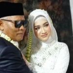 Haji Sondani (63 tahun) dan Fia, istrinya yang masih berusia 19 tahun. Foto: dok.pri)