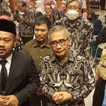 Bupati Gresik Fandi Akhmad Yani bersama Rektor Unusa Prof. Dr. Ir. Achmad Jazidie, M.Eng memberikan keterangan pers. foto: SYUHUD/ BANGSAONLINE.com