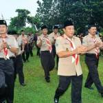 Bupati Lamongan, Fadeli, menghadiri upacara pelantikan Majelis Pembimbing dan Pengurus Kwartir Ranting Lamongan dan Turi di Lapangan Kebet, Kecamatan Lamongan. (Haris/BangsaOnline)