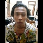 ?Tersangka saat berhasil diamankan di Mako Polres Pasuruan.
