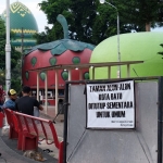 Meski ada imbauan area Alun-alun tertutup untuk umum, namun sebagian warga tetap nekat berkerumun di area Alun-alun.