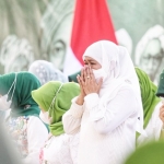 Gubernur Khofifah Indar Parawansa dalam satu acara. foto: istimewa