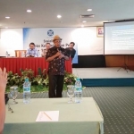 Ahmad Djauhar, Ketua Komisi Penelitian, Pendataan, dan Ratifikasi Pers Dewan Pers saat Sosialisasi Indeks Kemerdekaan Pers (IKP) 2019, di Hotel Tunjungan Surabaya, Jumat (20/11) siang. foto: YUDI A/ BANGSAONLINE