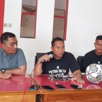 Suasana konferensi pers menjelang pertandingan perdana Fase Grup Timur, Liga 2 2022-2023 di Stadion Supriyadi Kota Blitar.