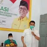 H. Mukhamad Misbakhun, S.E., .M.M., Anggota Komisi XI DPR RI Fraksi Partai Golkar saat menyosialisasikan Omnibus Law UU Cipta Kerja di Petahunan, Gadingrejo, Kota Pasuruan, Rabu (28/10/2020). (foto: ist)