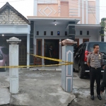 Kapolres Gresik saat mendatangi rumah korban. foto: ist.