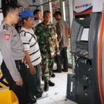 Mesin ATM di dalam Alfamart yang gagal dibobol. (haris/BANGSAONLINE)