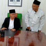 Prof Dr KH Asep Saifuddin Chalim, MA, di ruangan  Dr KH Abdul Mujib Qulyubi, Ketua Pembina Pengurus Yayasan Universitas Islam Nusantara (Uninus) sebelum tampil sebagai pembicara dalam bedah buku Kiai Miliarder Tapi Dermwan karya M Mas