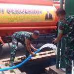 Distribusi air bersih ke desa yang dilanda bencana kekeringan tetap dilakukan meski masuk musim penghujan.