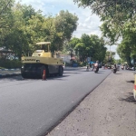 Perbaikan jalan di sekitar alun-alun Ngawi menuju Benteng Van Den Bosch yang memakan anggaran senilai Rp3 Miliar.