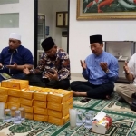 Doa bersama dilaksanakan pengurus DPW NasDem Jatim untuk korban bencana alam Palu dan Donggala. Doa bersama ini juga dilaksanakan oleh 38 DPD NasDem se Jatim secara serentak. foto: DIDI ROSADI/ BANGSAONLINE