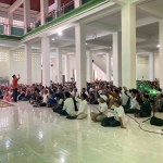 Rapat koordinasi seluruh tim relawan Baret, Kordes, dan Korcam untuk pemenangan Mubarok dan Khofifah-Emil kembali digelar di Masjid Universitas KH. Abdul Chalim (UAC) Pacet, Mojokerto, Senin (16/09). Foto: M. Sulthon Neagara/bangsaonline