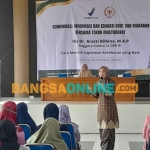 Anggota DPR RI, Arzeti Bilbina, saat sosialisasi memilih suplemen kesehatan di Gedung Lokaphala Krian, Sidoarjo. Foto: MUSTAIN/BANGSAONLINE