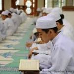 Anak-anak sedang menghafal Alquran. foto: ilustrasi