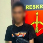 Tersangka dugaan penipuan belanja online, YT, saat dibekuk Unit Reskrim Polsek Kunjang. Foto: Ist