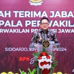 Pj Gubernur Jatim saat memberi sambutan.