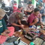 Penjual batu akik dan permata di Kota Probolinggo.