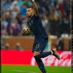 Kylian Mbappe menyandang top skor Piala Dunia 2022 usai mencetak hattrick di final Piala Dunia.