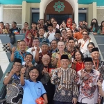 Agamawan muda lintas agama dari Islam, Kristen, Katolik, Hindu, Budha, dan Khonghucu saat mengunjungi Masjid Nasional Al Akbar Surabaya. Foto: Ist