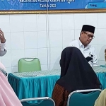 Kepala Kantor Kementerian Agama (Kemenag) Kabupaten Tuban, Ahmad Munir memberikan materi Bimbingan Perkawinan, di aula Puskesmas Palang, Selasa (29/11/2022).