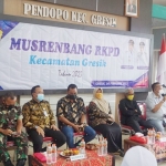 Camat Gresik Agung Endro bersama para anggota DPRD saat Musrenbang RKPD. foto: SYUHUD/BANGSAONLINE