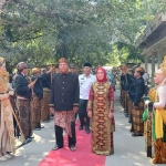 Acara Siratan Agung Lanjat Maibit di kawasan wisata sendang Lanjar Maibit, dengan mengarak gunungan yang terbuat dari hasil pertanian masyarakat setempat.