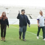 Bupati Kediri yang juga Dewan Pembina Persik Kediri, Hanindhito Himawan Pramana (tengah), saat berada di Stadion Gelora Daha Jayati. Foto: Ist