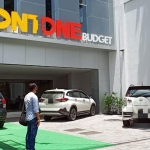 FrontOne Budget Hotel, Jalan Veteran Kecamatan Kebomas, Kabupaten Gresik. (foto: SYUHUD/ BANGSAONLINE)