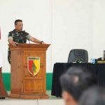 Danrem 084/BJ, Brigjen TNI Terry Tresna Purnama, saat menyampaikan pesan dan arahan kepada seluruh prajurit serta PNS.