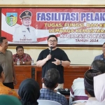 Bupati Kediri, Hanindhito Himawan Pramana, saat menggelar diskusi bersama ketua RT/RW. Foto: Ist