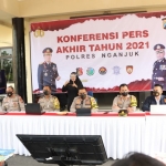 Kapolres Nganjuk AKBP Boy Jeckson pada saat konferensi pers.