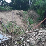 TKP longsor di Pondok Pesantren An-Nidhomiyah Dusun Jepun Desa Bindang, Kecamatan Pasean, Kabupaten Pamekasan.