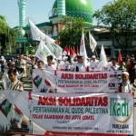 Ratusan massa Aksi Damai Solidaritas Palestina (ADSP) yang dimotori Partai Keadilan Sejahtera (PKS) se-Madura melakukan aksi damai bela Masjid Al-Aqsha. 