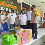 Penyerahan bantuan untuk Kampung Tangguh Semeru di Desa Beran.