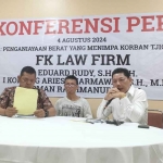 Konferensi pers bersama korban penganiayaan di Surabaya.