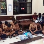 14 pemuda dan pemudi yang kedapatan kumpul-kumpul digelandang ke Mapolsek Patrang.