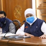 Gubernur Jawa Timur Khofifah Indar Parawansa didampingi Wagub Jatim Emil Elestianto Dardak di Gedung Negara Grahadi Surabaya, Jumat (10/4/2020). foto: istimewa/ bangsaonline.com 