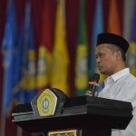 Rektor UTM, Safi, saat memberi sambutan.