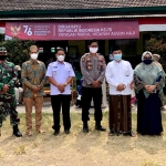 Keluarga Pengasuh Ponpes Al Hidayah II beserta Muspika Sukorejo.