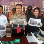 Kapolres Mojokerto AKBP Setyo Koesheriyatno menunjukkan barang bukti yang diamankan. foto: SOFFAN/ BANGSAONLINE