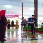 Bupati Blitar Rijanto memimpin prosesi pelantikan 620 pejabat.