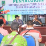 Pemdes Ngerong saat rapat merumuskan penyaluran BLT DD.