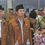 Dari kiri ke kanan-Haryanto, Emil Dardak, dan Anggota DPR RI, Gatot Sudjito.