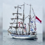 KRI Dewaruci saat mengikuti Manado Fiesta 2019.