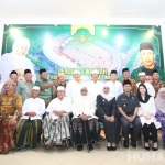 Gubernur Jatim Khofifah Indar Parawansa bersama Wagub Emil Elestianto Dardak bersilaturahmi ke PWNU Jatim. Di sana Khofifah ditemui pengurus PWNU dan sejumlah kiai khos. foto: ist