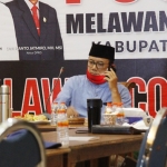 Bupati Ngawi memimpin langsung rapat koordinasi dengan para camat dan kepala desa melalui virtual.